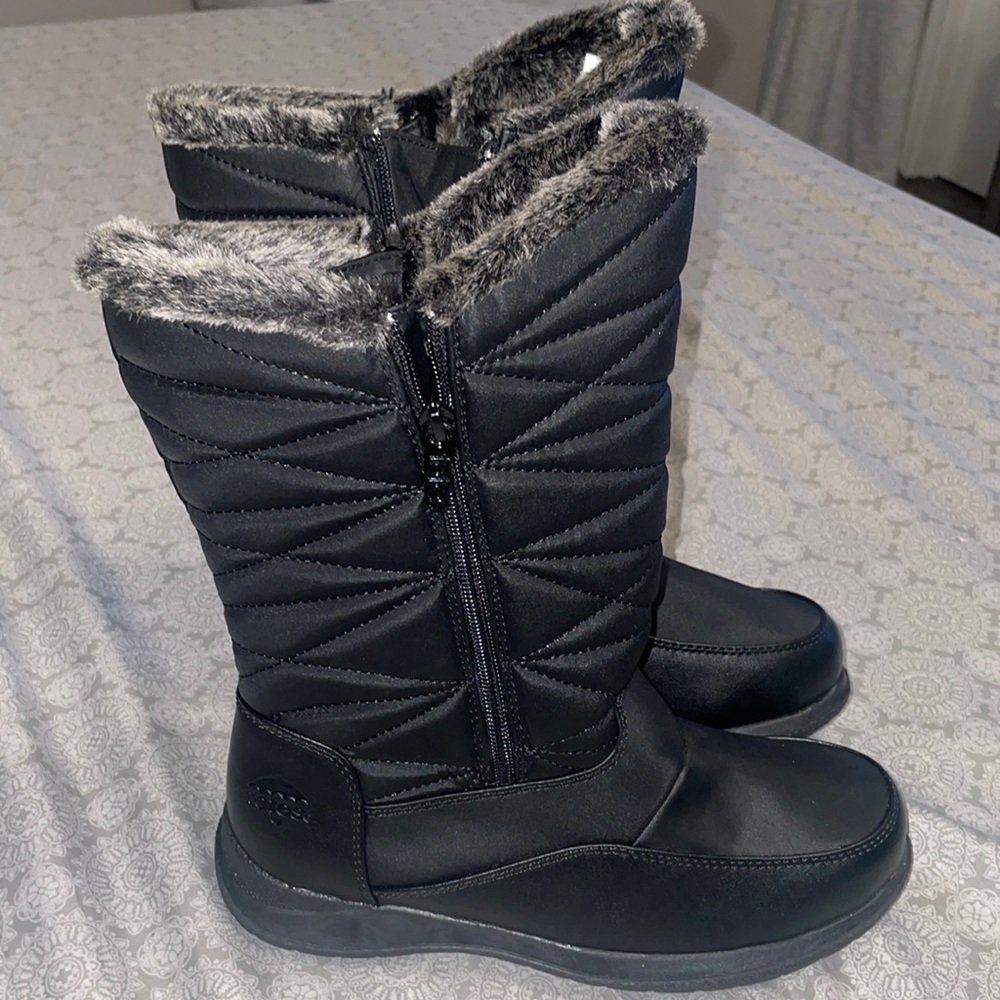 New Totes boots